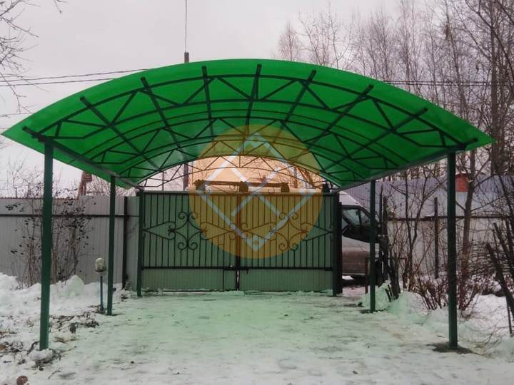 светло-зеленый навес для дачи