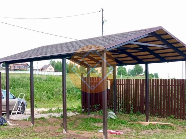 двускатный навес с крышей из мягкой кровли