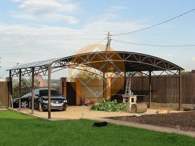 Арочный металлический навес из сотового поликарбоната
