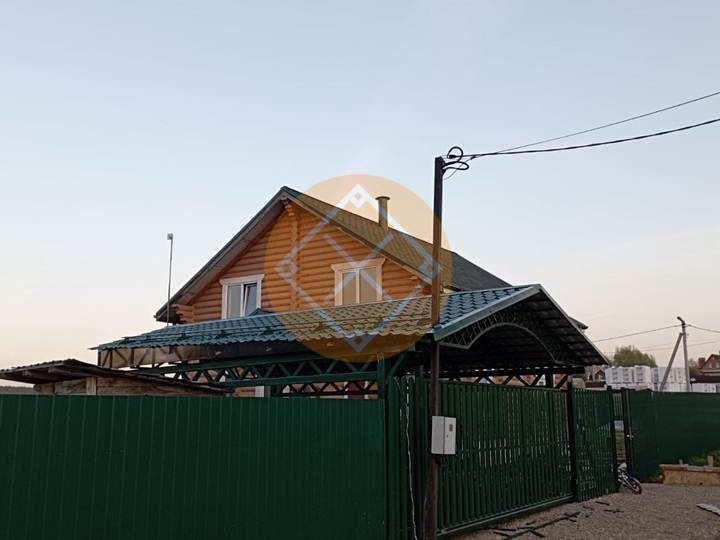 стальной навес из зеленой металлочерепицы
