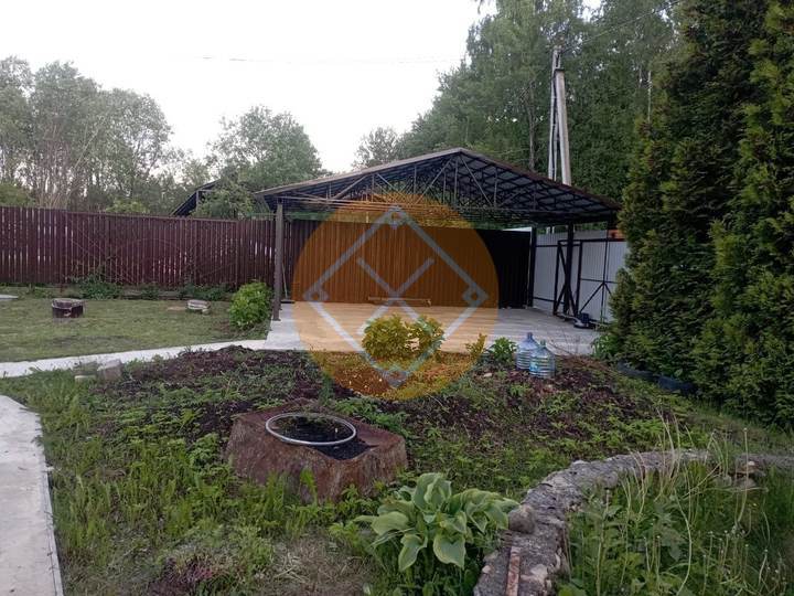 навесы из металлочерепицы с двускатной крышей