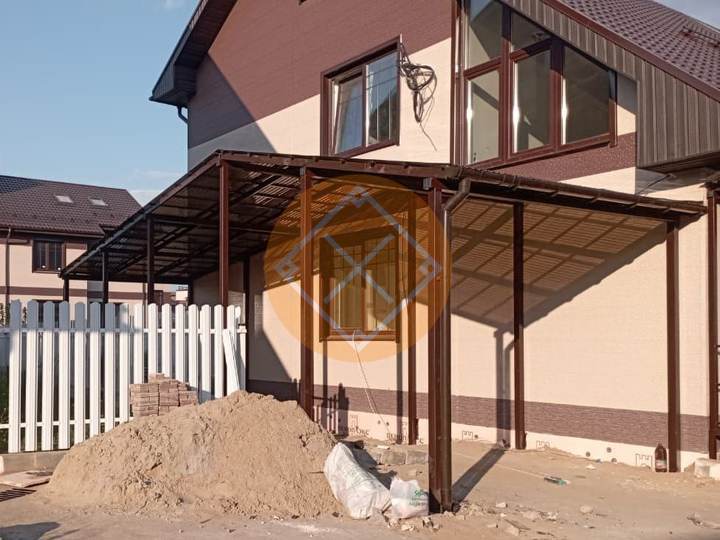 двускатный навес из профилированного поликарбоната