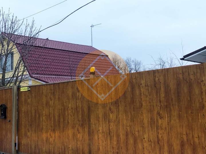 забор из профнастила ЗБ-1543 под дерево 