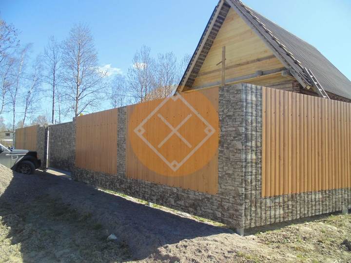 забор из профнастила под камень вид с угла