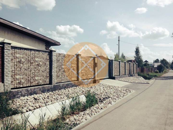 забор из профлиста под камень, общий вид