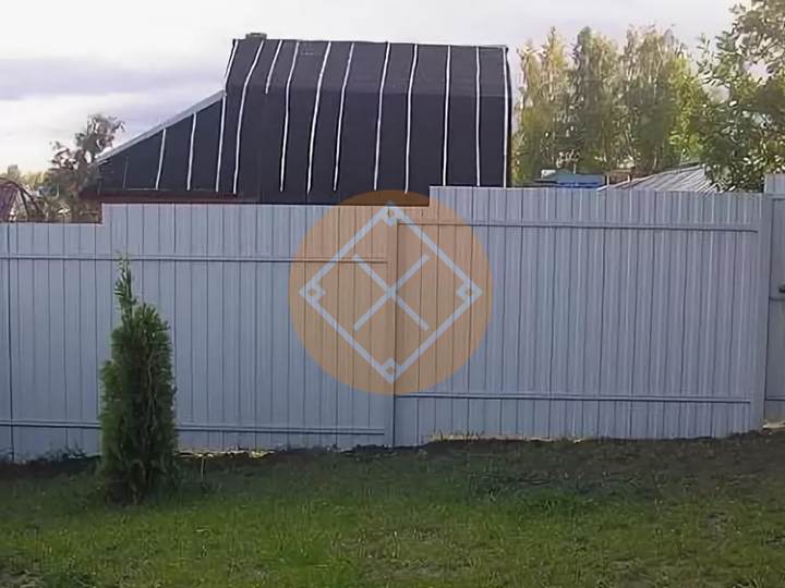 забор лесенкой из профнастила с односторонним покрытием