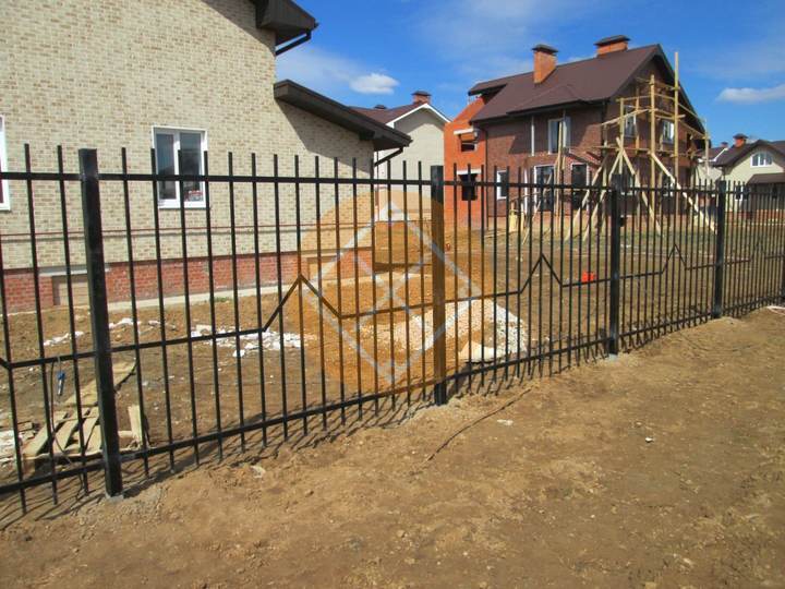 забор металлический из квадрата