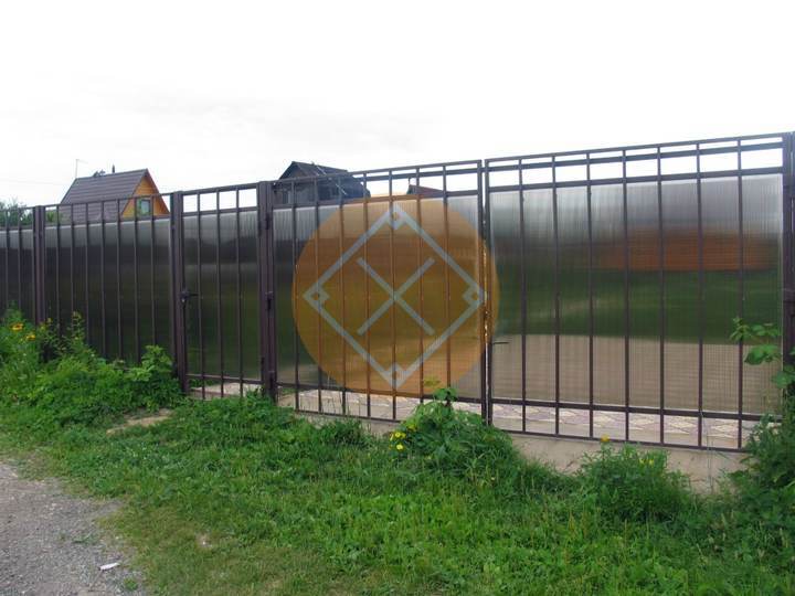 забор металлический с калиткой и распашными воротами