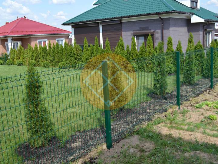 забор с секциями из 3D сетки