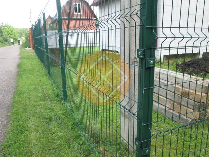 забор из 3D сетки с креплением на скобы