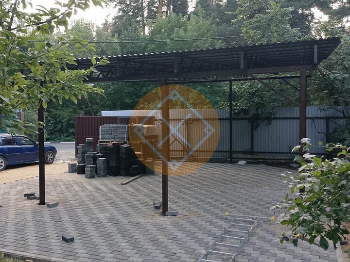 односкатный навес для дачи с кровлей из профлиста