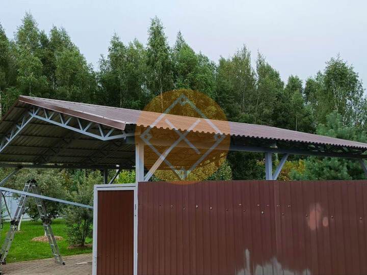 двускатный навес из профнастила коричневого цвета