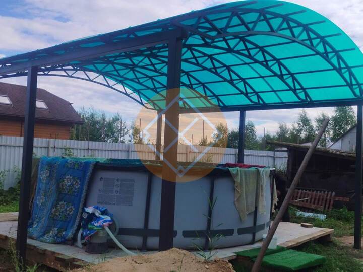 навес для бассейна из профилированного поликарбоната