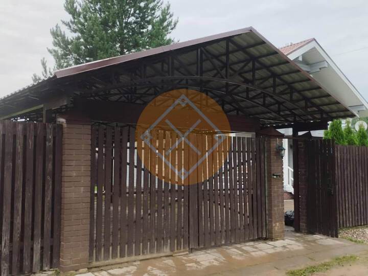 двускатный навес с кровлей из металлочерепицы