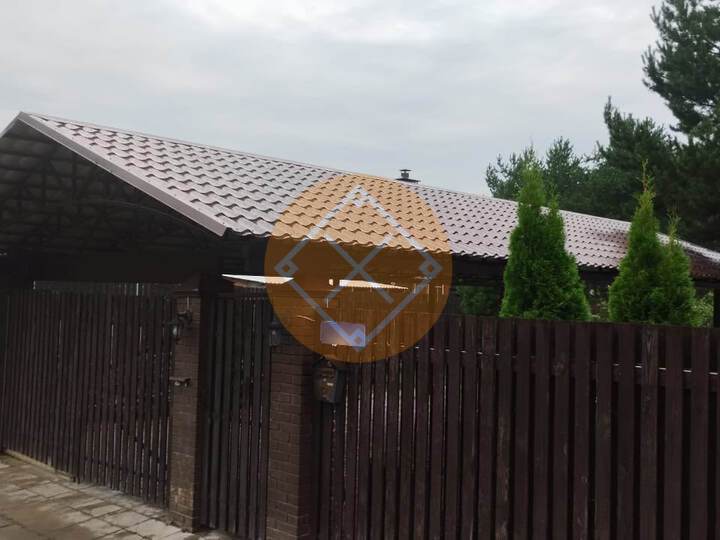 большой двускатный навес для загородного участка