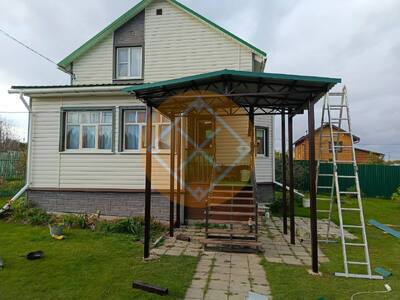Двускатный навес из зелёного профлиста