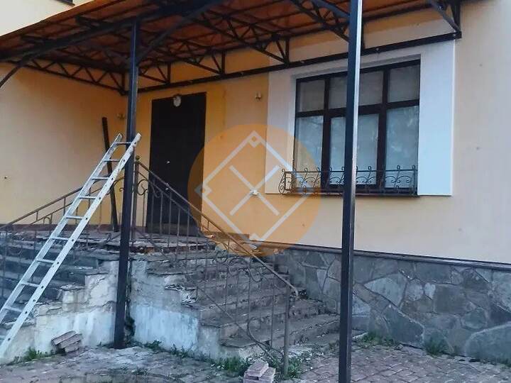 навес для крыльца дома из сотового поликарбоната