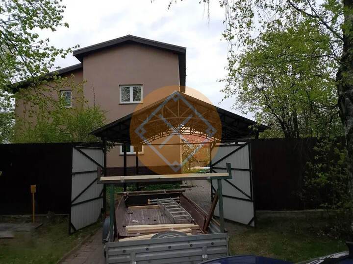 навес из профлиста с двускатными фермами