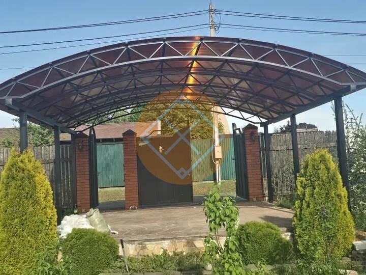 арочный навес для загородного дома