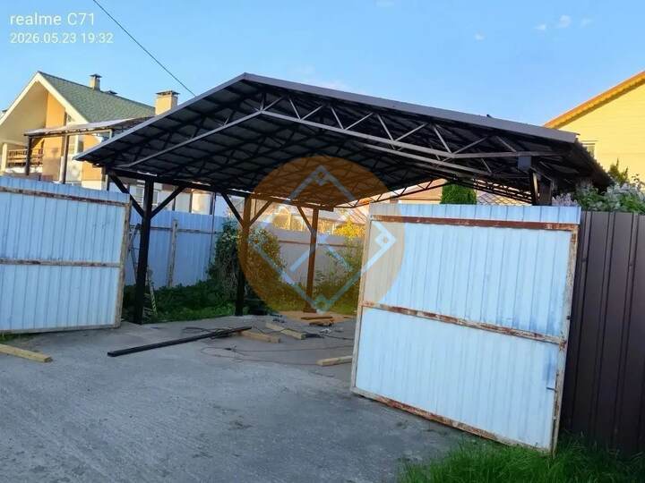 двускатный навес со снегозадерживателем
