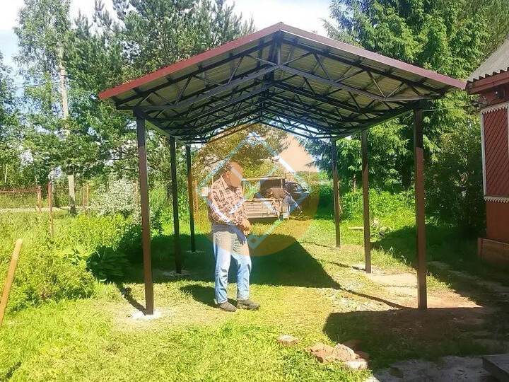 двускатный навес с кровлей из металлочерепицы