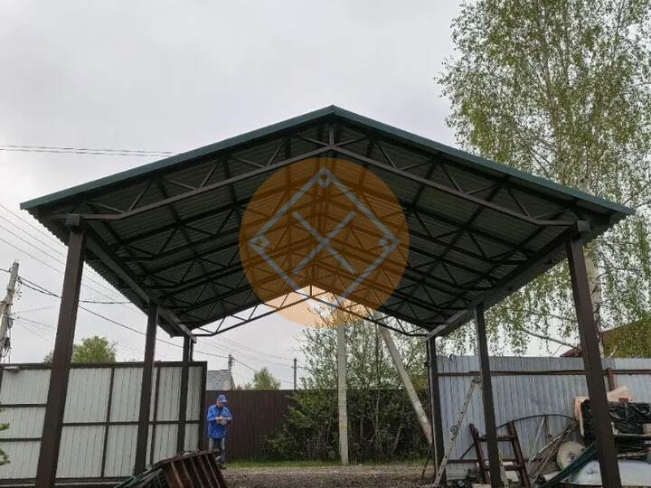 навес из профлиста с двускатной крышей