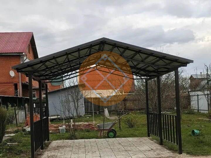 двускатный навес из металлочерепицы