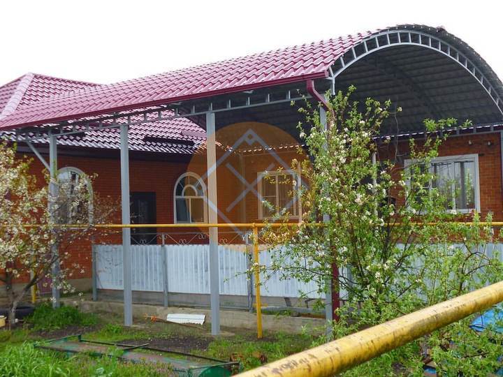 навес к дому с металлочерепицей