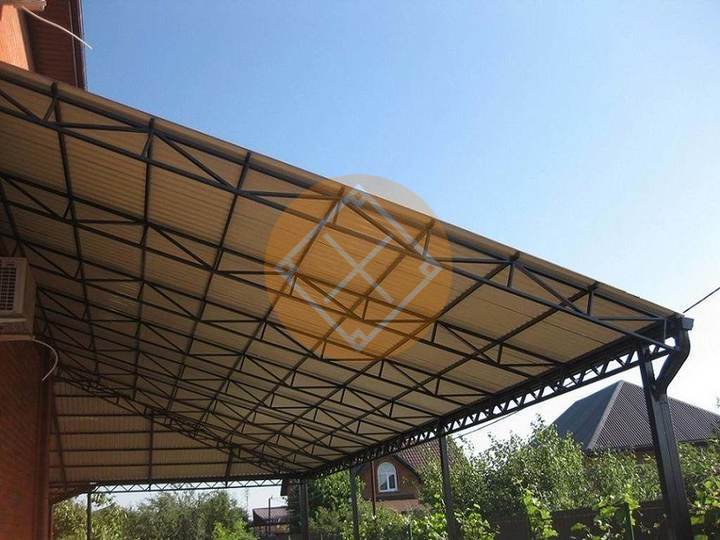 металлический односкатный навес к дому
