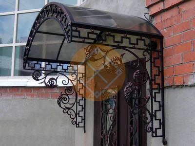 Козырек металлический с элементами ковки