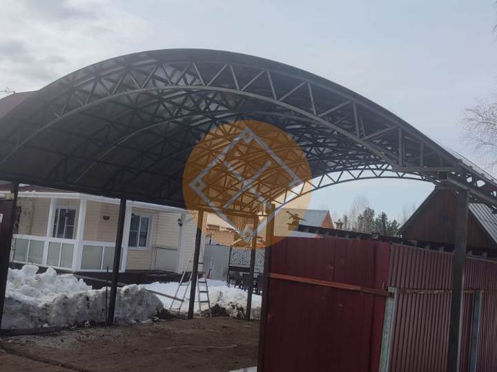 металлический навес для загородного дома