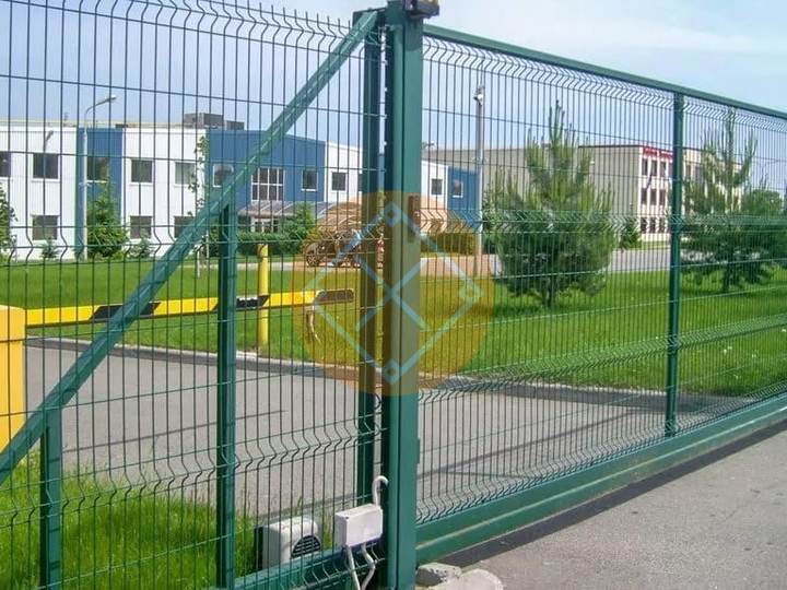 откатные металлические ворота из 3D сетки