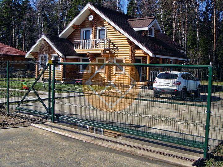 ворота откатные из 3D сетки зеленого цвета