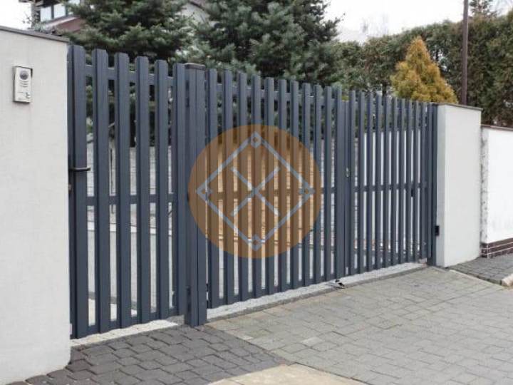 распашные металлические ворота из евроштакетника