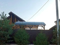 арочный металлический навес из поликарбоната