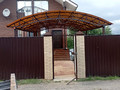 арочный навес для загородного дома