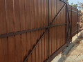 забор с откатными воротами из профнастила под дерево, внутренняя сторона