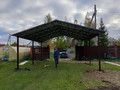 навес с двускатной крышей для загородного участка