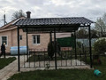 двускатный навес для дачи с боковыми поручными